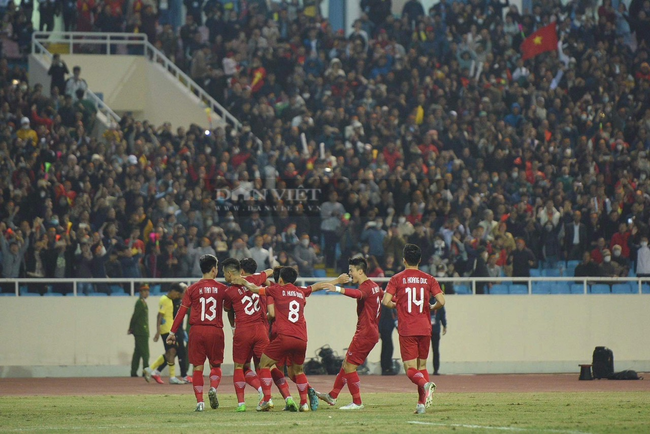 Bóng đá Việt Nam đã vượt xa trình độ bóng đá Malaysia - Ảnh 2.