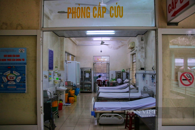 Đà Nẵng: Trung tâm y tế xuống cấp nghiêm trọng, bệnh nhân vừa khám vừa lo - Ảnh 10.