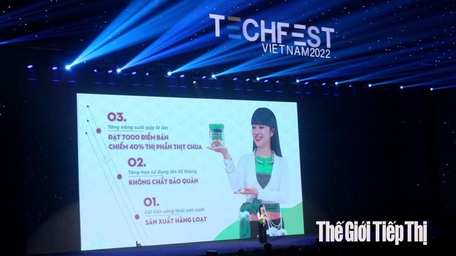 CEO Nguyễn Thị Thu Hoa kiến nghị Chính phủ tiếp tục có nhiều chính sách hỗ trợ để những doanh nghiệp khởi nghiệp tại Techfest Việt Nam 2022 tổ chức ở Bình Dương. Ảnh: Trần Khánh