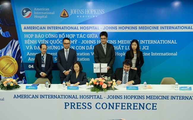 Bệnh viện Quốc tế Mỹ (AIH) tiếp tục kí kết hợp tác lâu dài với Johns Hopkins Medicine International - Ảnh 1.
