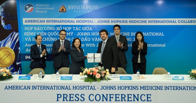 Bệnh viện Quốc tế Mỹ (AIH) tiếp tục kí kết hợp tác lâu dài với Johns Hopkins Medicine International - Ảnh 3.