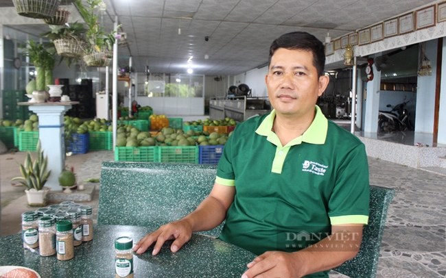 Anh Lê Minh Sang - Giám đốc HTX cây ăn quả Tân Mỹ, người vừa được bình chọn là Nông dân Xuất sắc Việt Nam năm 2022. Ảnh: Nguyên Vỹ