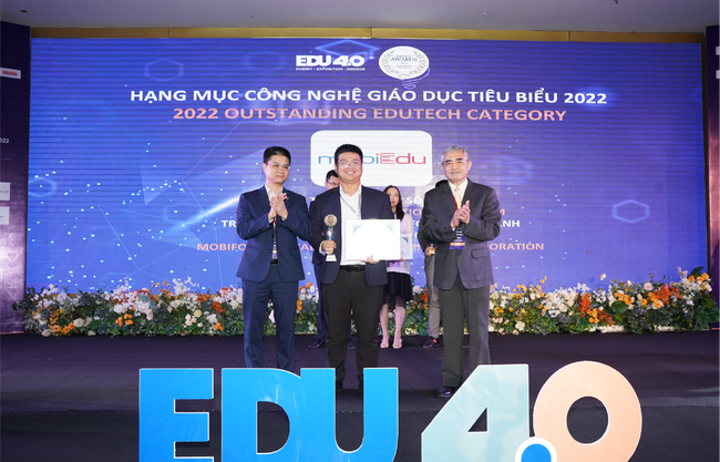 mobiEdu vinh dự được giải thưởng EduTech 2022 - Ảnh 1.