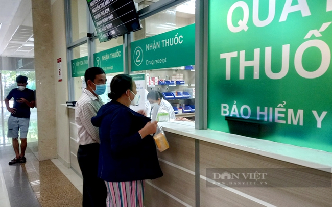 Người dân mua thuốc tại một bệnh viện ở TP.Thuận An, Bình Dương. Ảnh: Trần Khánh