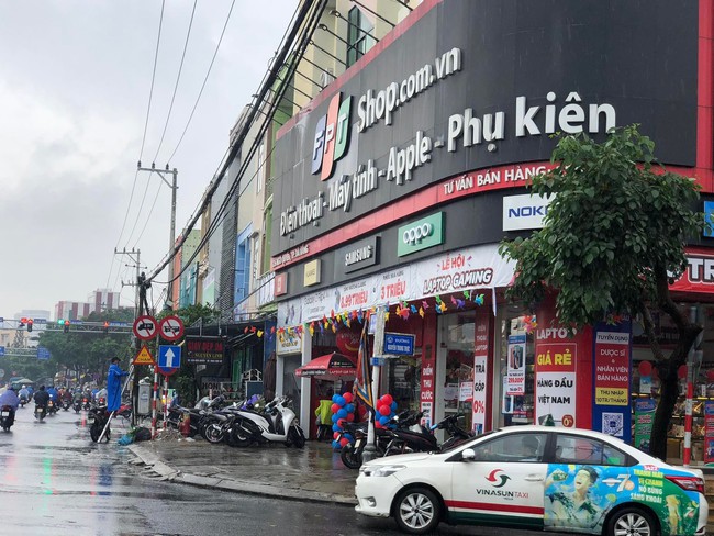 Cửa hàng FPT tại Đà Nẵng bị trộm gần 1 tỷ đồng - Ảnh 1.