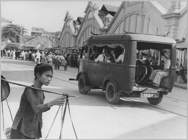 Ảnh quý về đời thường ở chợ Đồng Xuân thập niên 1950 - Ảnh 1.
