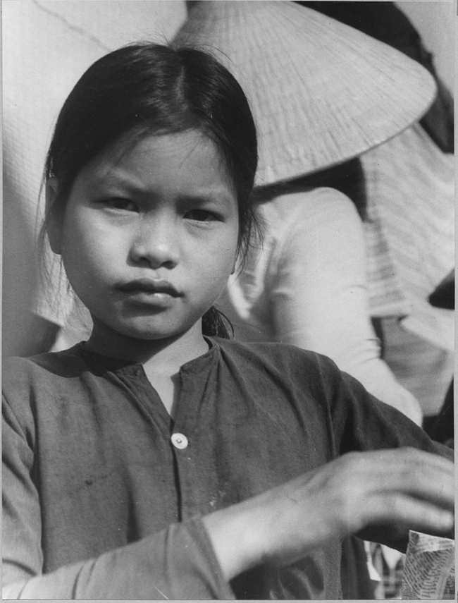 Ảnh quý về đời thường ở chợ Đồng Xuân thập niên 1950 - Ảnh 7.