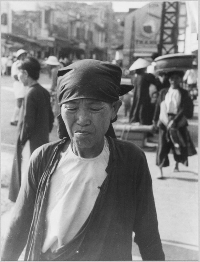 Ảnh quý về đời thường ở chợ Đồng Xuân thập niên 1950 - Ảnh 8.