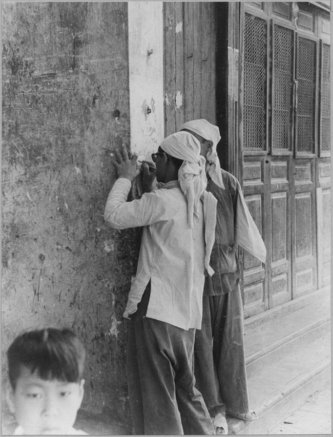 Ảnh quý về đời thường ở chợ Đồng Xuân thập niên 1950 - Ảnh 9.