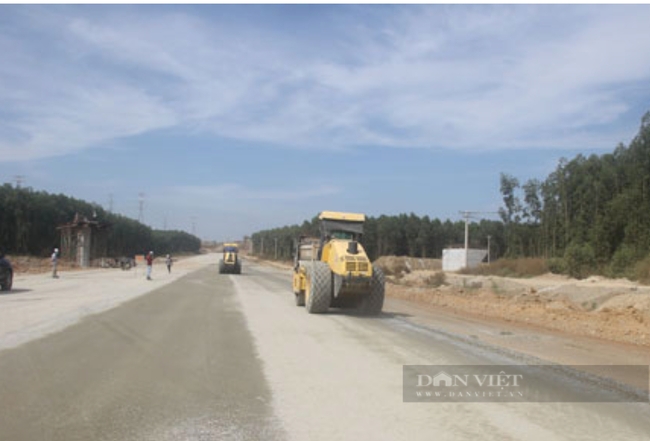 Cao tốc Phan Thiết - Dầu Giây: Nhiều hộ dân chưa chịu giao đất do không đồng ý với giá đền bù - Ảnh 1.