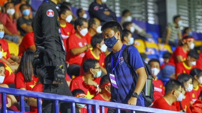 Chứng kiến U23 Việt Nam thắng 7-0, HLV U23 Thái Lan... bỏ về - Ảnh 1.