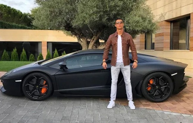 Khám phá bộ sưu tập xe hơi trị giá hơn 522 tỷ đồng của Cristiano Ronaldo - Ảnh 9.