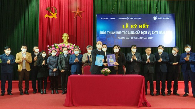 Huyện Đan Phượng và VNPT Hà Nội ký kết thỏa thuận hợp tác cung cấp dịch vụ CNTT - Ảnh 1.