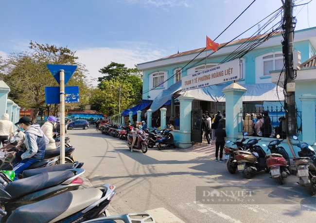 F0 tăng vọt, mục sở thị buổi sáng tất bật của y tế phường tại Hà Nội - Ảnh 1.