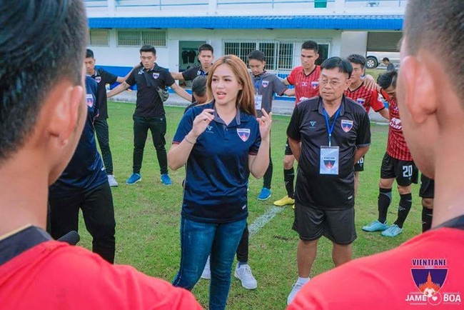 Ngắm nữ đại gia xinh đẹp hứa thưởng đậm nếu U23 Lào đánh bại U23 Thái Lan - Ảnh 3.