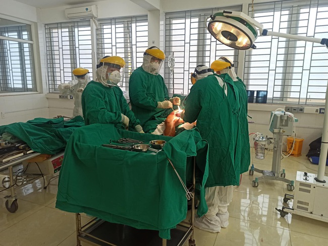 Chuyện kể về các “chiến sỹ áo trắng” trong khu điều trị Covid-19, Bệnh viện Đa khoa tỉnh Sơn La - Ảnh 3.