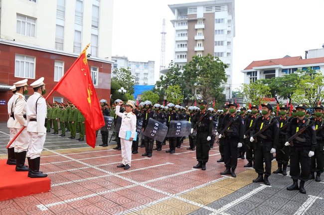 Thừa Thiên Huế ra mắt Tiểu đoàn Cảnh sát cơ động dự bị chiến đấu  - Ảnh 1.