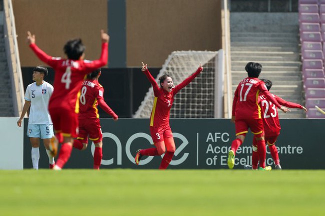 Giành vé dự World Cup nữ 2023, ĐT nữ Việt Nam nhận thưởng 3 tỷ đồng - Ảnh 1.