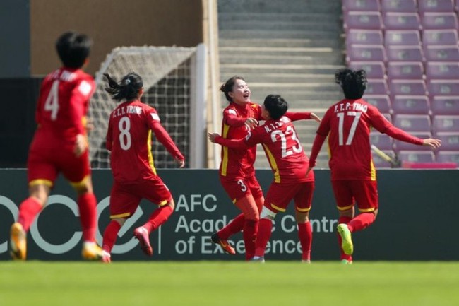 Đoạt vé dự World Cup, ĐT nữ Việt Nam về nước bằng chuyên cơ - Ảnh 1.