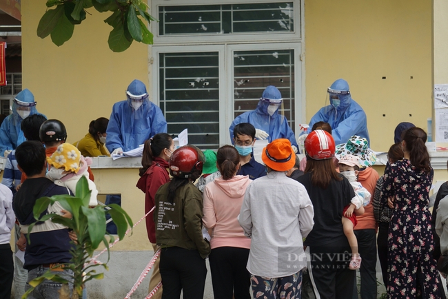 &quot;Quá tải&quot; tại trạm y tế, Đà Nẵng tăng cường sinh viên hỗ trợ - Ảnh 3.