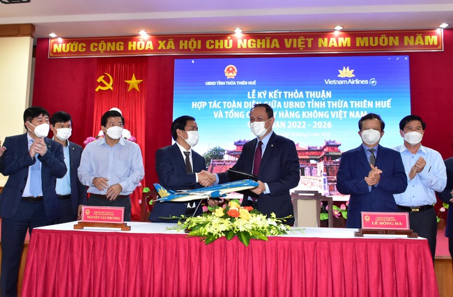 TT-Huế và Vietnam Airlines hợp tác toàn diện nhằm khôi phục ngành du lịch  - Ảnh 1.