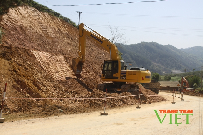 Đảm bảo tiến độ thi công Gói thầu xây lắp số 8 tuyến kết nối Lai Châu với cao tốc Nội Bài – Lào Cai - Ảnh 1.