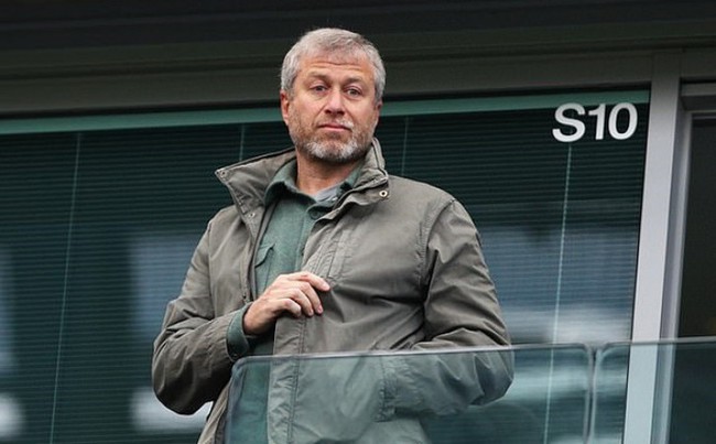 Tỷ phú Abramovich bị phong tỏa tài sản, Chelsea &quot;mất trắng&quot; 5 ngôi sao? - Ảnh 1.