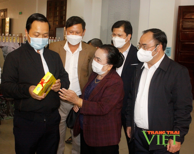 Chủ tịch UBND tỉnh Lai Châu đối thoại với nông dân  - Ảnh 5.