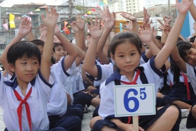 Nỗi niềm những phụ huynh trên &quot;đường đua khốc liệt&quot; vào lớp đầu cấp - Ảnh 2.