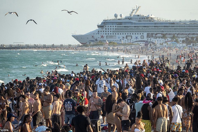 Mỹ: Khoảng 570.000 sinh viên đổ tới các bãi biển Florida dịp nghỉ Xuân 2022 - Ảnh 1.