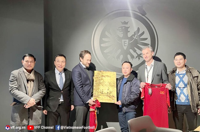 Lãnh đạo VFF làm việc với các CLB Đức, mở đường để cầu thủ Việt sang Bundesliga - Ảnh 3.