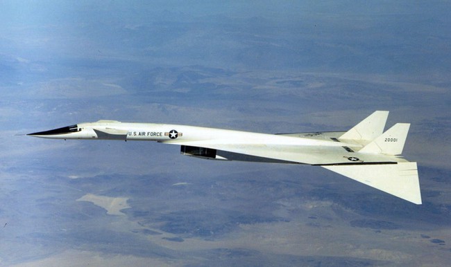 Siêu máy bay ném bom XB-70 Valkyrie của Mỹ: Đắt gấp 3 lần tàu sân bay  - Ảnh 1.