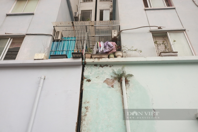 20 năm cải tạo chung cư cũ ở Hà Nội: Nhà tạm cư xuống cấp như chung cư cũ - Ảnh 6.