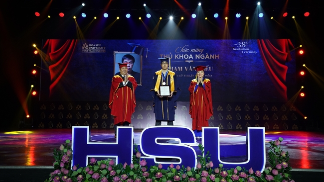 Đại học Hoa Sen tổ chức lễ tốt nghiệp cho gần 1.500 cử nhân - Ảnh 1.