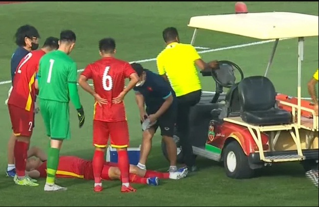 Ngôi sao U23 Việt Nam bật khóc vì chấn thương nặng, lỡ SEA Games 31? - Ảnh 1.