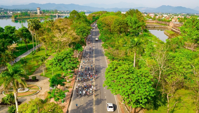 Hàng trăm người tham gia ngày hội đạp xe quảng bá du lịch Huế  - Ảnh 3.