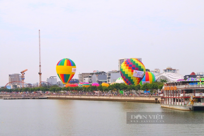 Mở lại đường bay quốc tế, Đà Nẵng thả khinh khí cầu giữa phố - Ảnh 11.