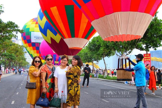 Mở lại đường bay quốc tế, Đà Nẵng thả khinh khí cầu giữa phố - Ảnh 8.