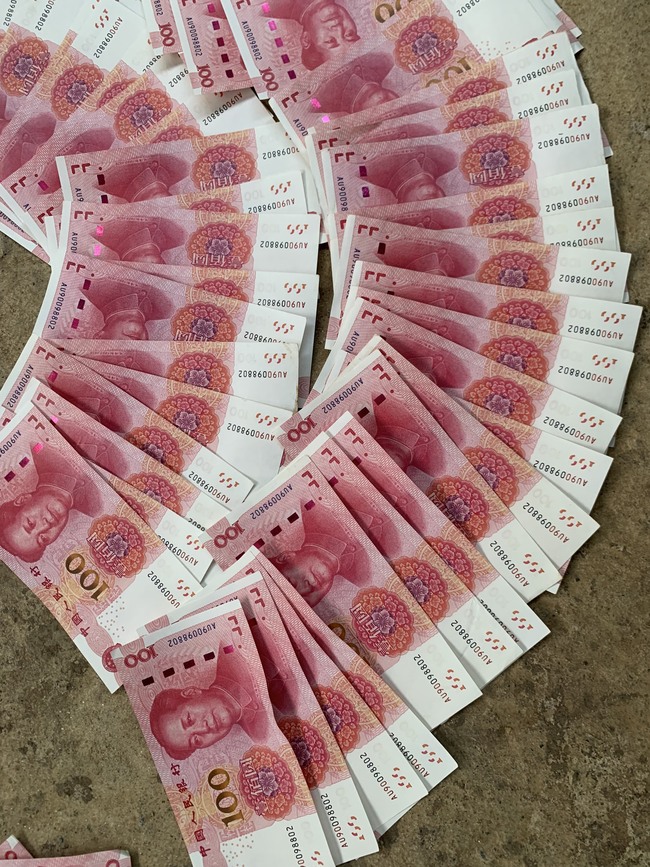 Lai Châu: Bắt quả tang 2 đối tượng tàng trữ và lưu hành tiền giả - Ảnh 2.