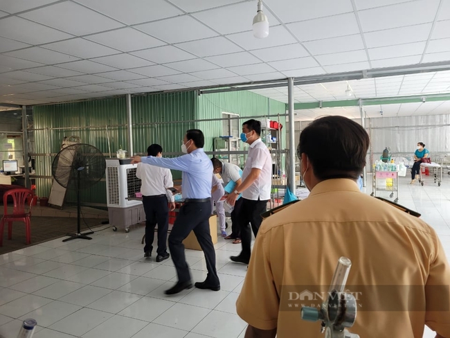 Gần 10 xe cùng CSGT ở TP.HCM phối hợp đưa ông Lê Hòa Bình ra khỏi bệnh viện đa khoa Long An - Ảnh 2.