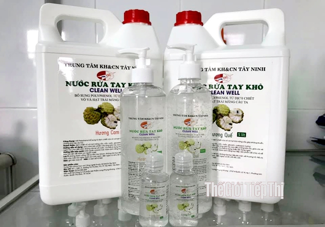 Sản phẩm nước rửa tay sát khuẩn bổ sung polyphenol từ phụ phẩm mãng cầu của Trung tâm Khoa học và công nghệ Tây Ninh. Ảnh: Trần Khánh