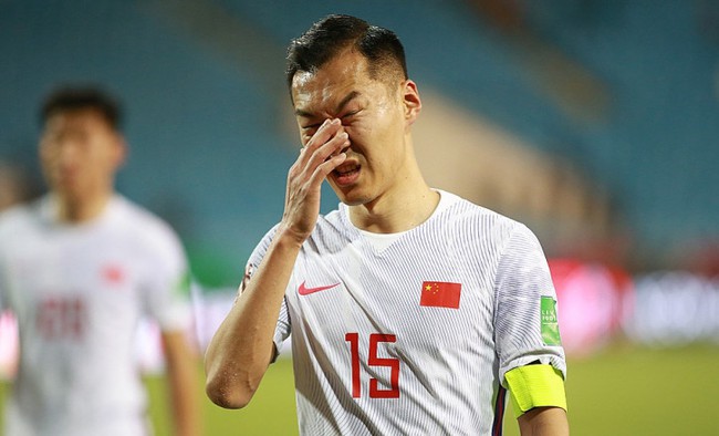 Cầu thủ Trung Quốc khóc lóc vì thua... ĐT Việt Nam - Ảnh 2.