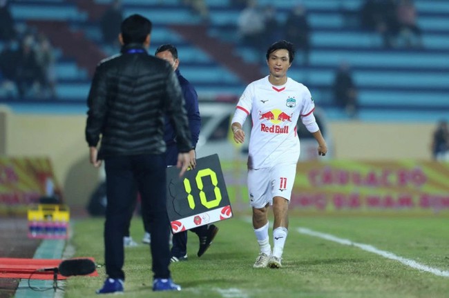 Tiền vệ Nguyễn Tuấn Anh ký hợp đồng trọn đời với HAGL - Ảnh 1.