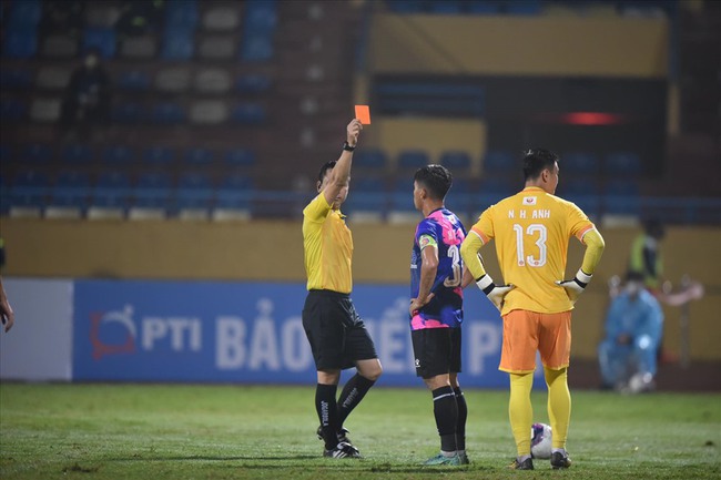 Huỳnh Tấn Tài có thực sự là “tội đồ” khiến Sài Gòn FC thua Viettel? - Ảnh 1.