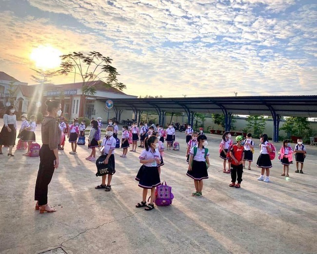 Hơn nửa tháng học trực tiếp, Đồng Nai phát sinh 25.000 F0 là học sinh và giáo viên - Ảnh 1.