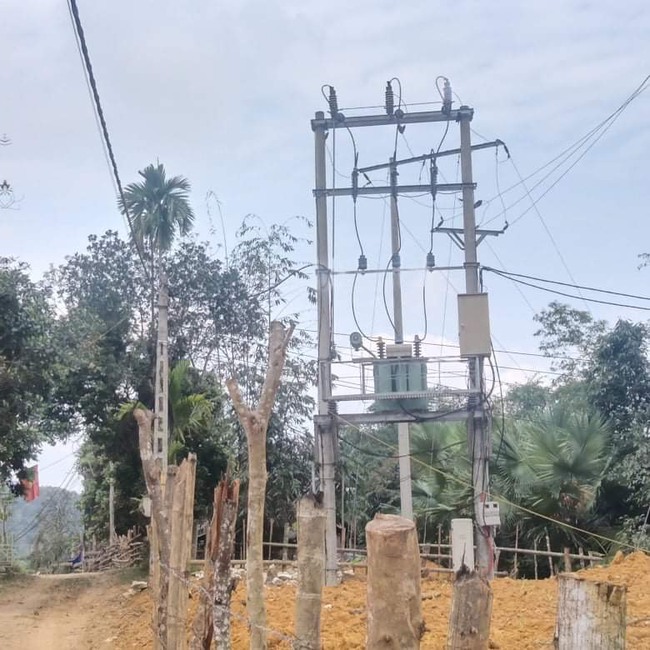 Nghệ An: Dừng dự án xây dựng trụ sở huyện, nhường kinh phí đưa điện lưới về thôn bản cho bà con - Ảnh 1.