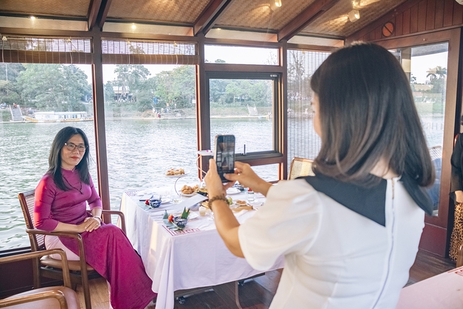 TT-Huế: Ra mắt tour ngắm hoàng hôn trên sông Hương bằng du thuyền  - Ảnh 3.