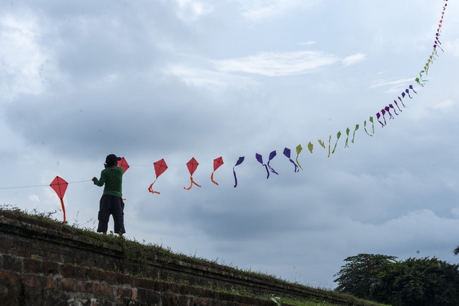 Hue Kite Festival 2022 takes place in 8 days, residents and visitors are free to experience kite making - Photo 1.
