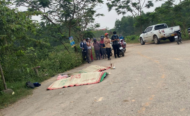 TT-Huế: Hai cha con tử vong thương tâm do bị xe tải tông và cuốn vào gầm  - Ảnh 1.