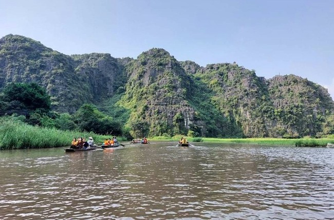 Ninh Bình: Đón 100.556 lượt khách du lịch trong 3 ngày nghỉ lễ - Ảnh 2.